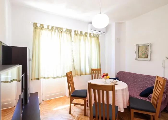 3 Bedroom Apartment For 5 People