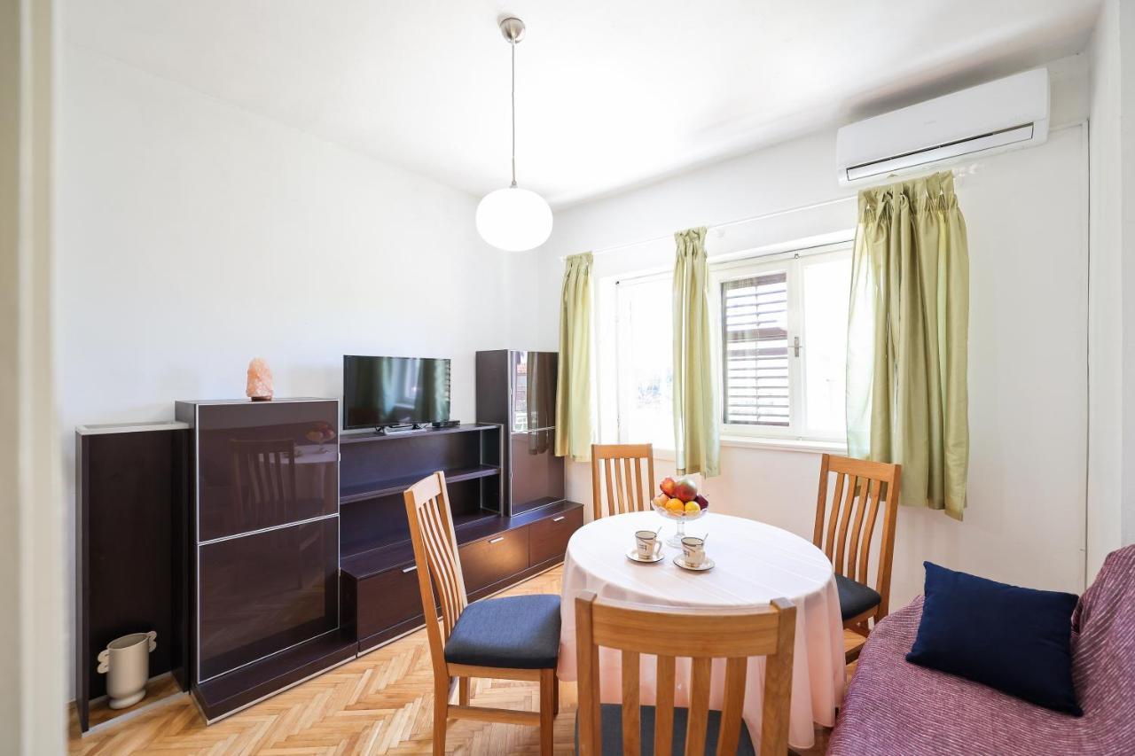 3 Bedroom For 5 People Apartment *