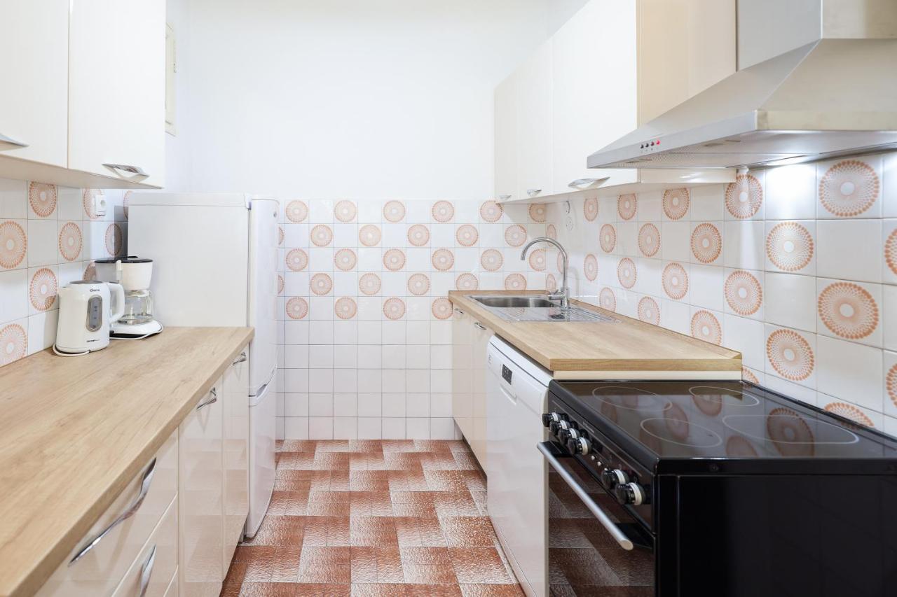 3 Bedroom For 5 People Apartment *