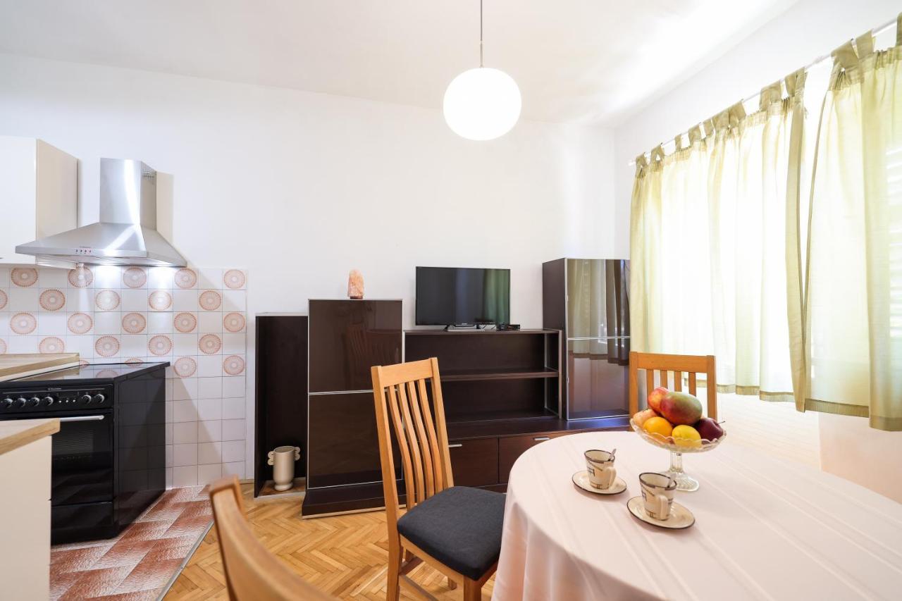 Apartment 3 Bedroom For 5 People